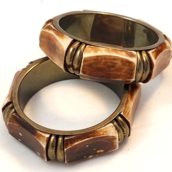 VINTAGE CARVED BRASS CHUNKY BANGLE BRACELETS LOT OF 2 - Picture 3 of 6